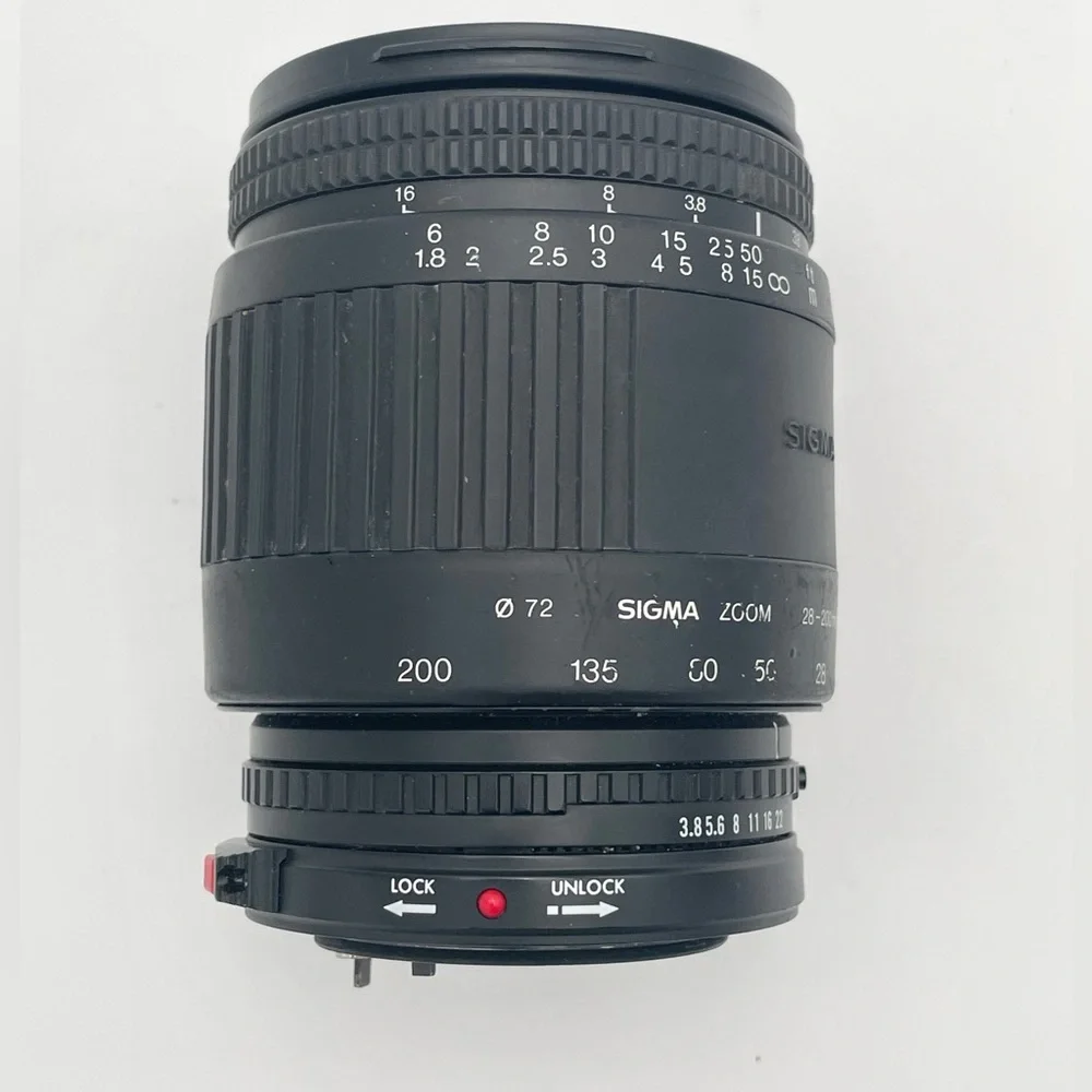Sigma Zoom Lens for Canon 28mm- 200mm 1:3.5 -5.6 No. 1079404